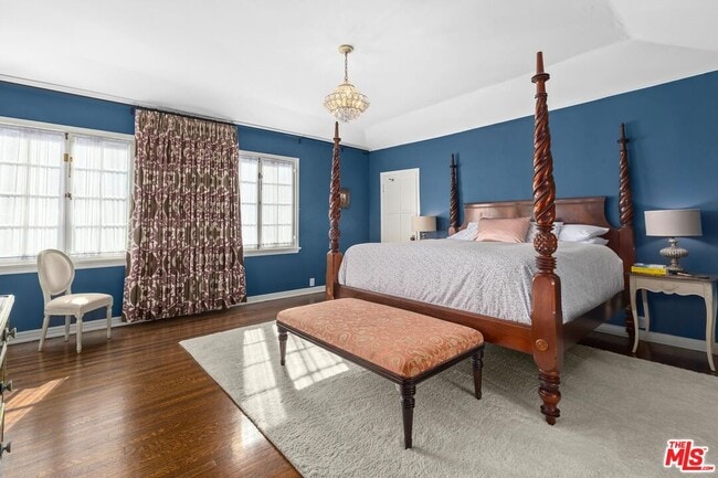 Building Photo - 537 N June St