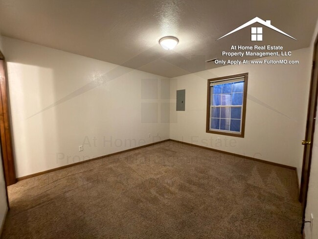 Building Photo - Sabre Circle 497–499 Duplex