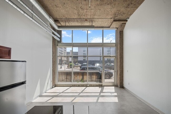 Building Photo - 521 S 7th St