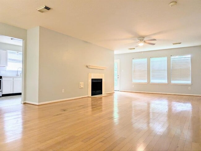 Building Photo - 4521 Stonebridge Dr