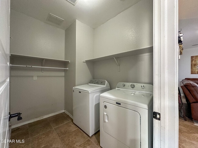 Building Photo - 5037 Lone Cactus Ct