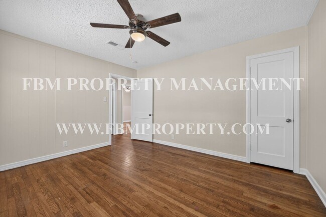 Building Photo - 2358 Norwood Dr