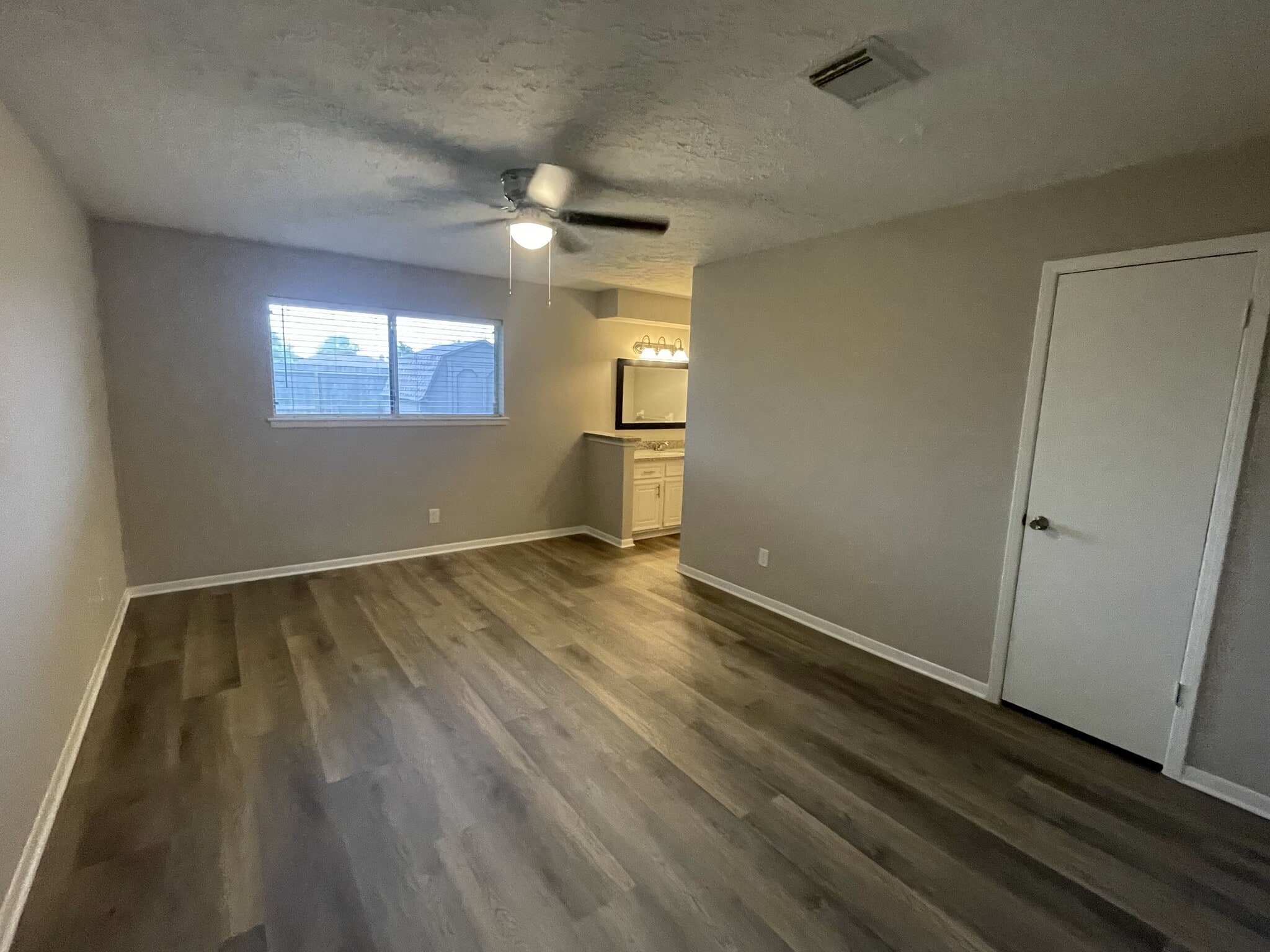 Building Photo - 1013 N Amy Dr