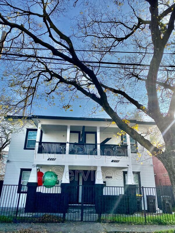 Building Photo - 202-208 W Oak Street