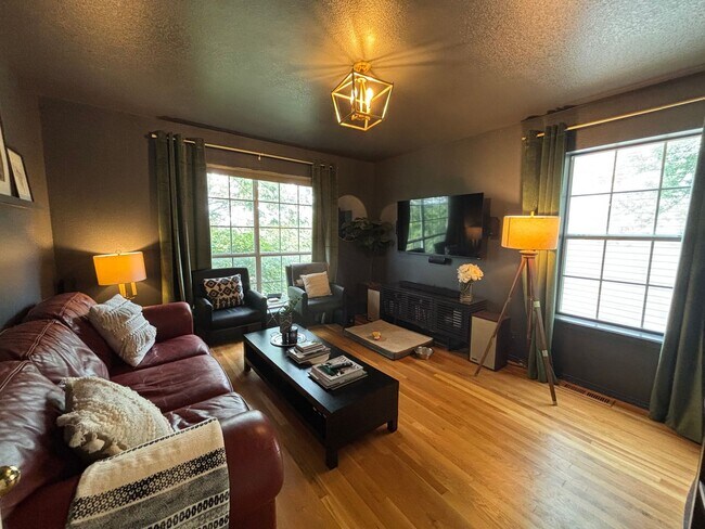 Building Photo - Luxury Home with incredible views in Minsh...