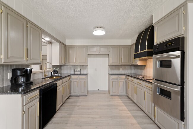 Building Photo - 506 Jenny Wren St
