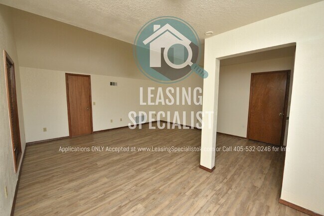 Building Photo - Central Norman 3 Bed 3 Bath PRELEASING FOR FALL 2026 SEMESTER