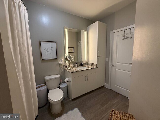 Building Photo - 15250 Siesta Ky Way