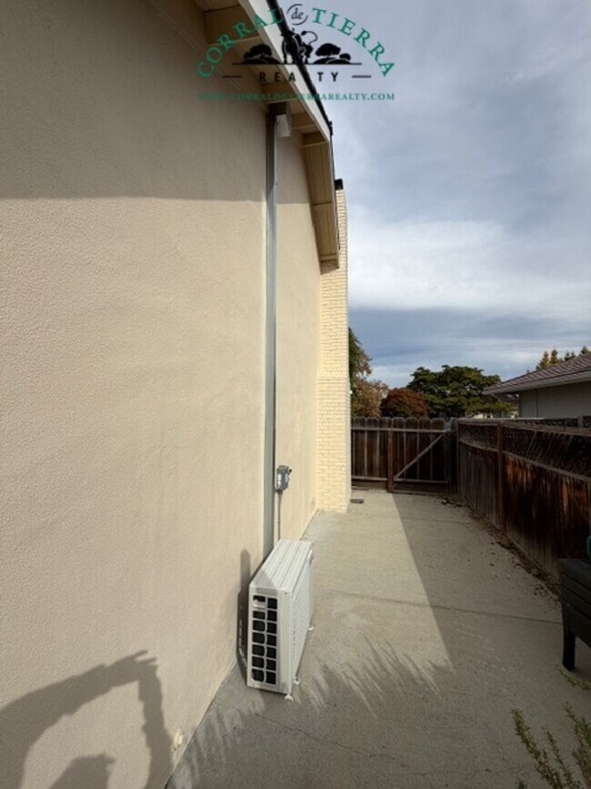 Building Photo - TOP-RATED SCHOOLS & ROOM TO ROAM IN TORO PARK! (Washington Union School District)