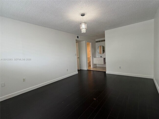 Building Photo - 468 NE 206th Ln