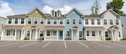 Building Photo - 203 Crescent Wy