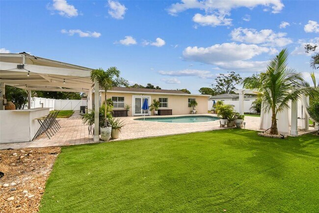 Building Photo - 2580 Granada Cir W