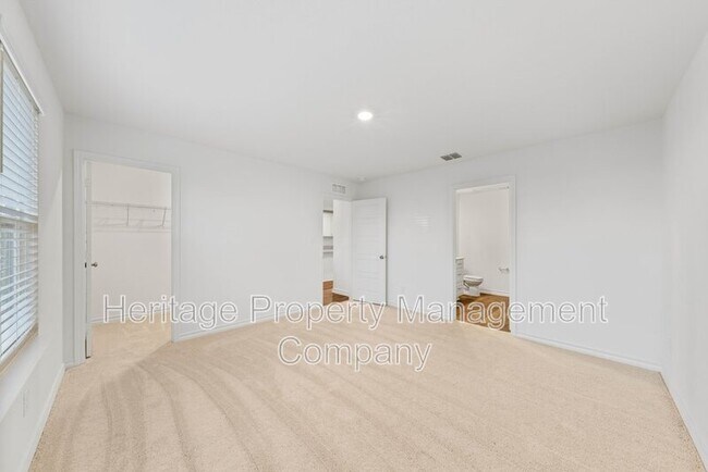 Building Photo - 817 Heartseed Ave