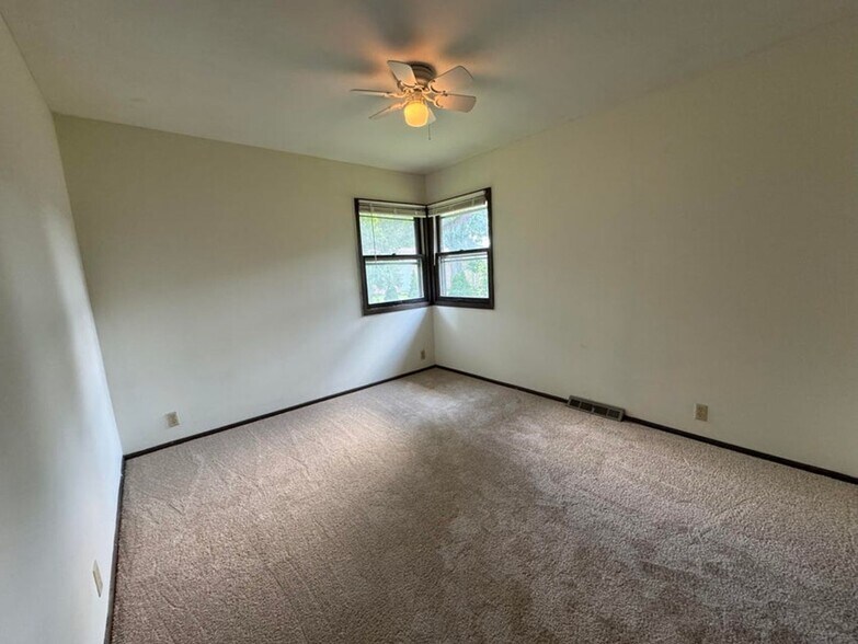 Building Photo - 2330 S Brookside Pkwy