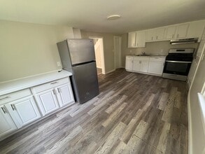 Building Photo - 517 Columbia Ave