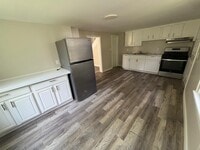 Building Photo - 517 Columbia Ave