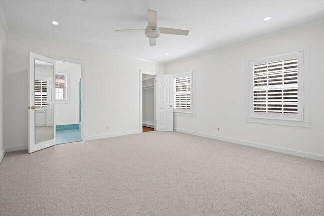 Building Photo - Quaint Springhill Charmer