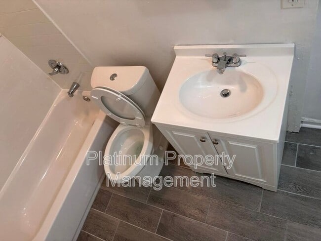 Building Photo - 543 Springwood Dr