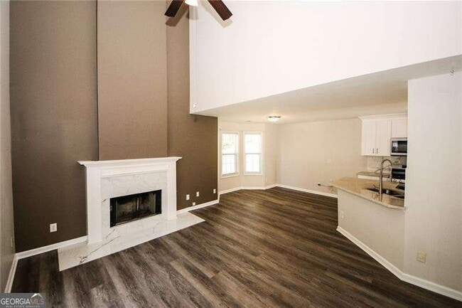 Building Photo - 121 Stoneforest Dr