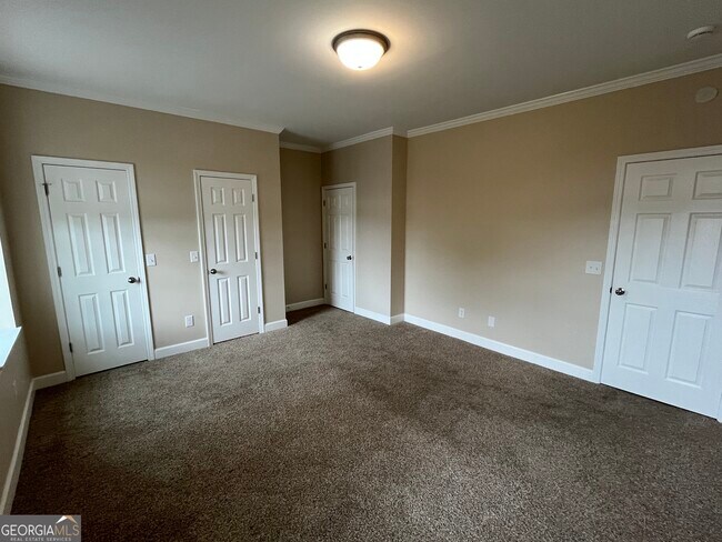 Building Photo - 65 E Main St