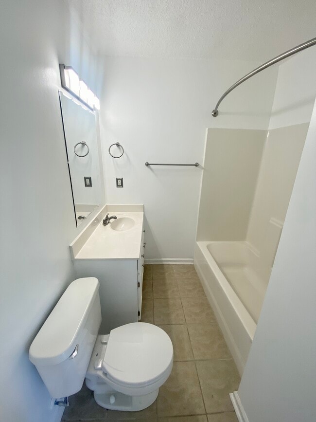 Building Photo - 2560 Nicholson Dr