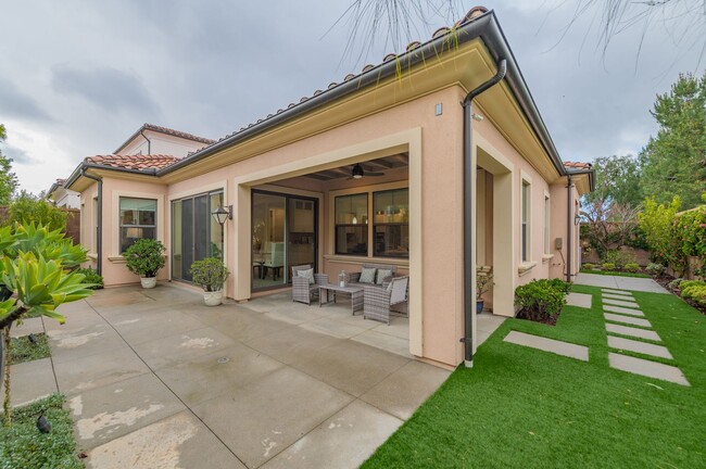 Building Photo - Fully Renovated 2 Bed, 2.5 Bath + Den Single Story Home Available NOW in Eastwood Village in Irvine!