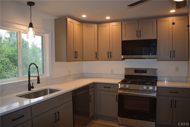 Building Photo - 9010 Kennedy Ln