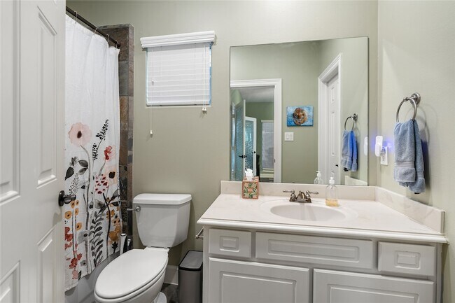 Building Photo - 408 Fowler St