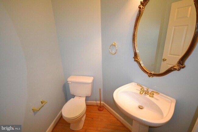 Building Photo - 2236 Sussex Way