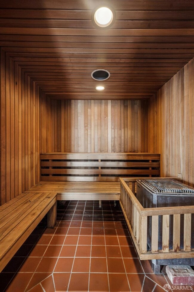 Building Photo - 2336 Broadway