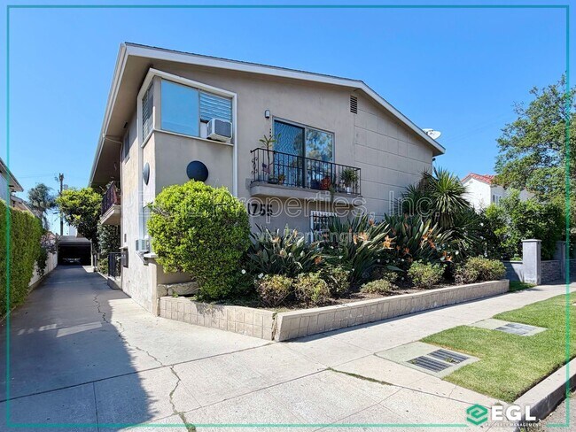 Building Photo - 1755 N Kenmore Ave