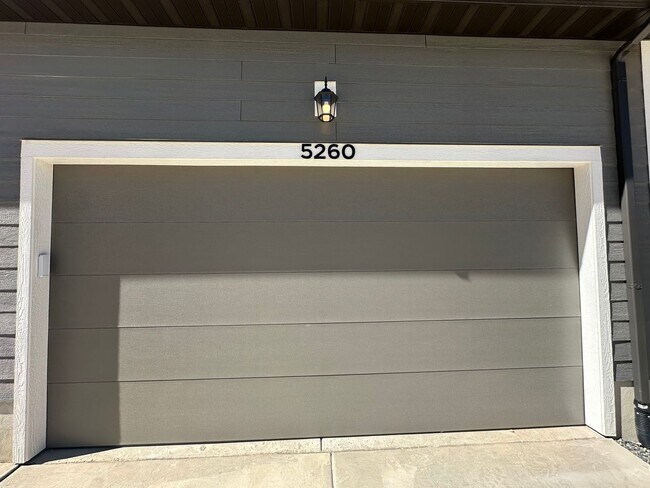 Building Photo - 5260 Acacia Dr