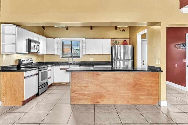 Building Photo - Beautiful 3 bedroom 2 bathroom Home in heart of  Delray Beach