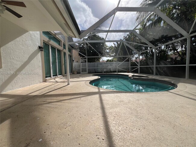 Building Photo - 1075 Spyglass