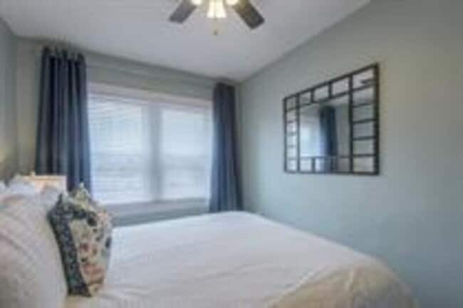 Building Photo - 722 W 37th St