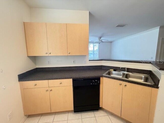 Building Photo - Siena one Bedroom condo with a Den