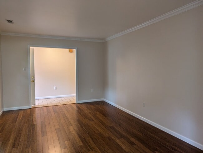 Building Photo - Pristine, 3 bedroom, 2 bath ranch style home located in Sardis Woods!