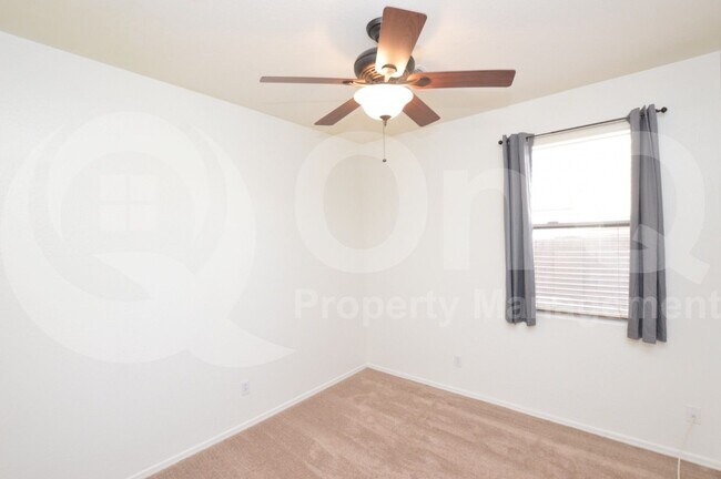 Building Photo - 3105 E Vallejo Dr