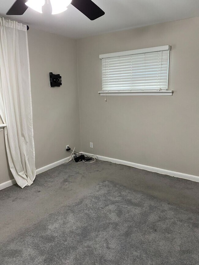 Building Photo - Gorgeous 3-Bedroom Townhouse in Ardmore! Available mid-September!