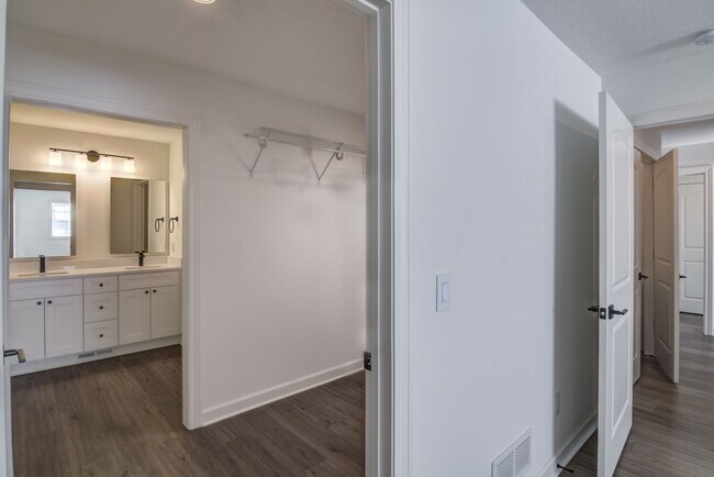 Building Photo - 2550 Dawes Place