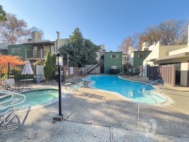 Building Photo - Apartment for Rent in Chico CA | Pool, Spa, Near Bidwell Park, Pet Friendly