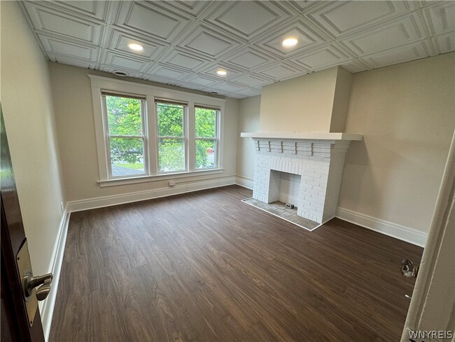 Building Photo - 2 Agassiz Cir