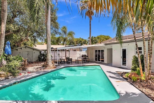 Building Photo - 1568 NE 35th St