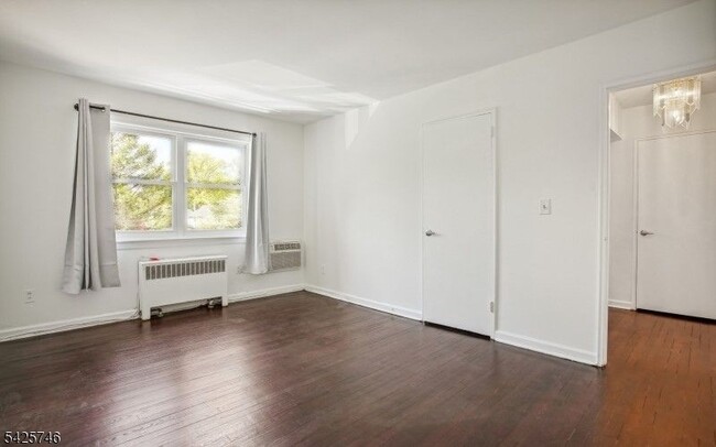 Building Photo - 604 Chestnut St