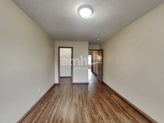 Building Photo - 10525 Kensil St