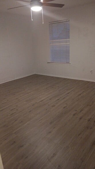 Building Photo - 2207 Montclair Dr