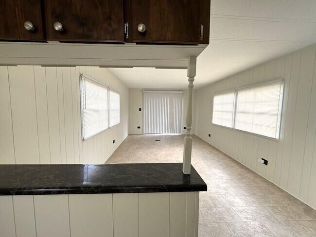 Building Photo - Single Family Manufactured Home- Ready for Move In!
