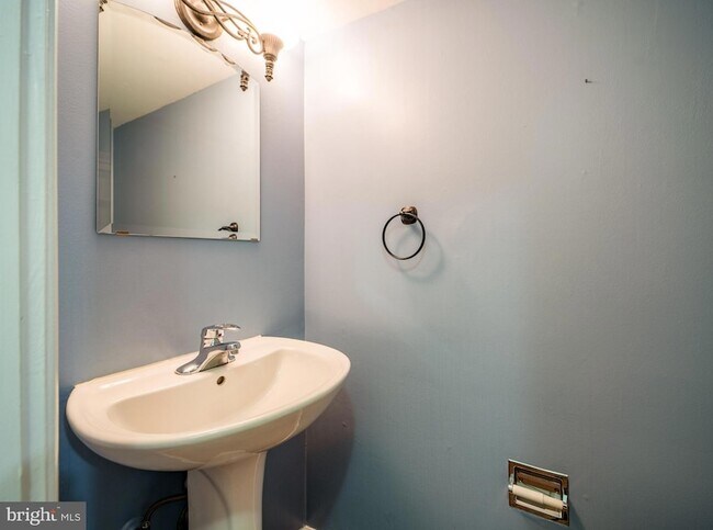 Building Photo - 2455 Pyrenees Ct