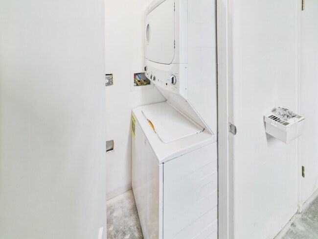 Building Photo - 1044 Coronado Pkwy S