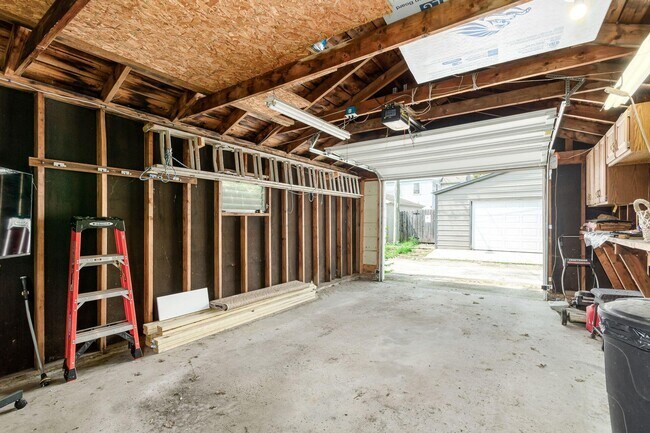 Building Photo - 350 E Jenkins Ave
